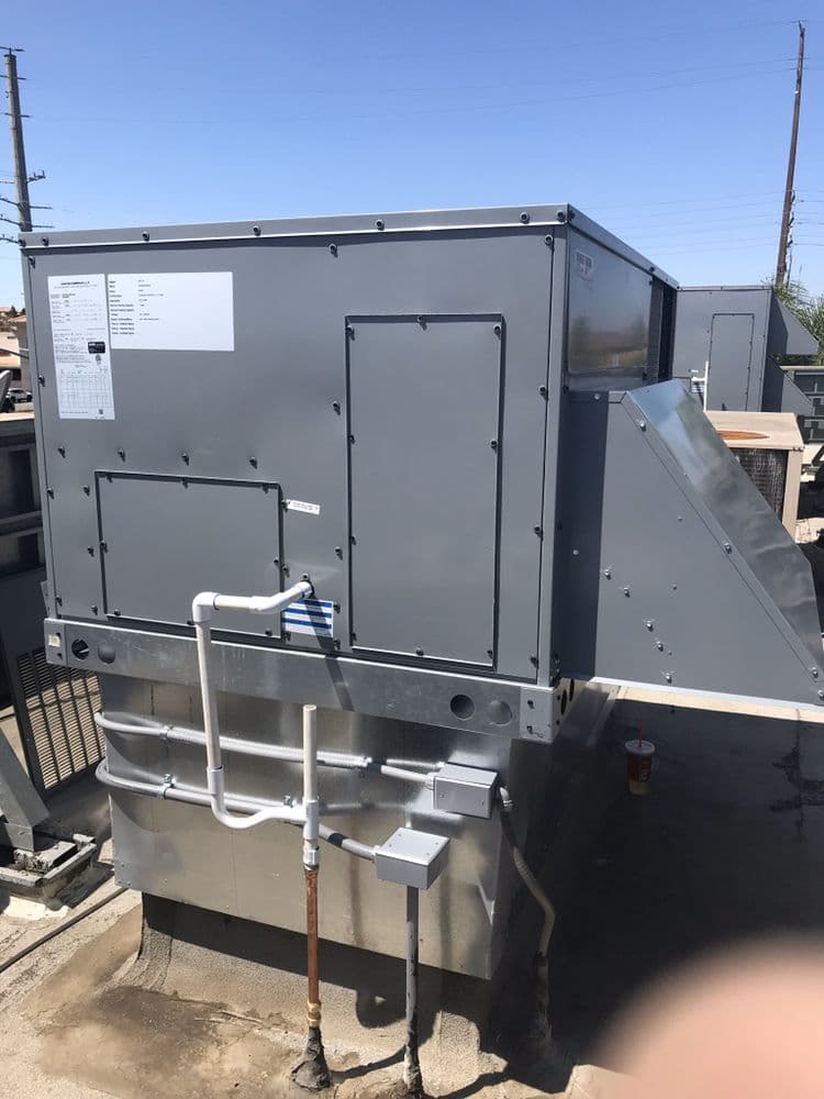 Daikin 4-ton package heat pump on a Menifee rooftop